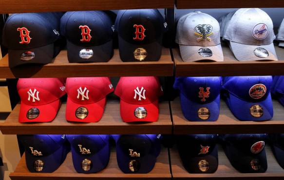 ¿Amante de las Grandes Ligas de béisbol? En New Era Cap puedes encontrar la gorra de tu equipo favorito. Foto: Alex Pérez.