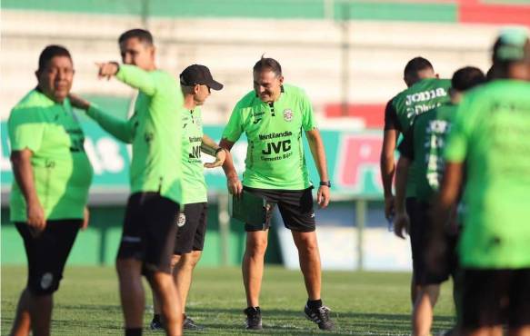 La Tota Medina es acompañado en Marathón por el preparador físico Juan Bertani.