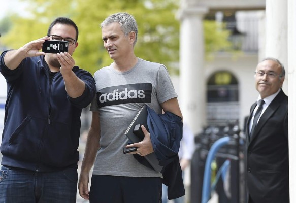 Fotos: Así fue la presentación de José Mourinho como DT de Manchester United