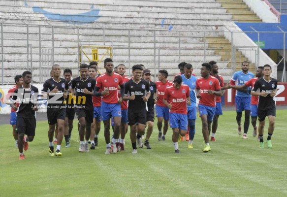 FOTOS: El método de trabajo de Pedro Troglio en su primer entreno con el Olimpia