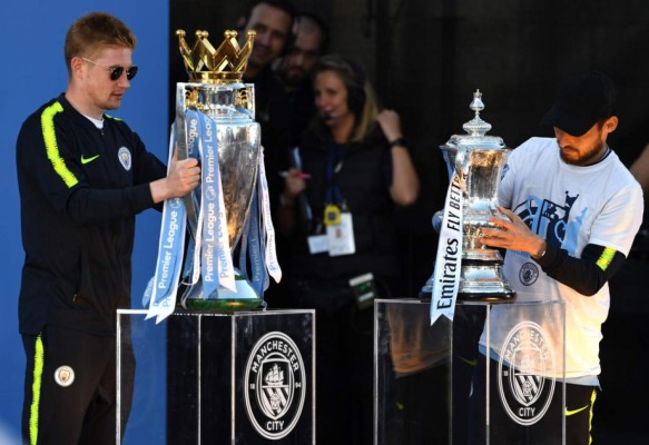 ¡La locura del Manchester City tras conquistar todo en el fútbol inglés!