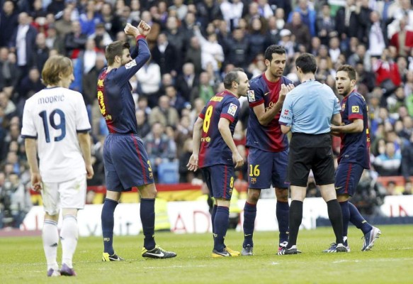 Real Madrid vs Barcelona: Los 13 polémicos gestos que pasaron a la historia del clásico