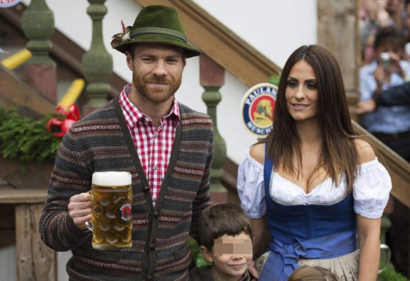 ¡Lindísima! Así es la mujer de Xabi Alonso a quien Peter Crouch intentó enamorar