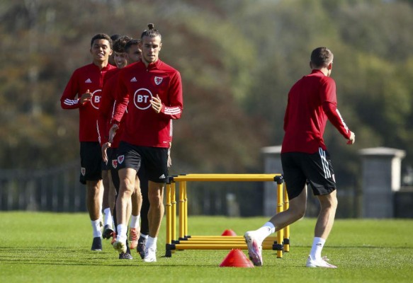 Es irreconocible: Gareth Bale muestra su verdadero 'look' en la selección de Gales