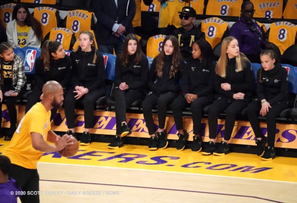 Así fue el homenaje de Los Ángeles Lakers a Kobe Bryant en juego de NBA