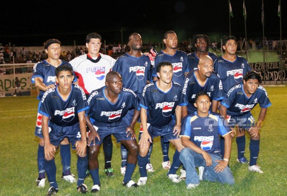 Edy Vásquez: El auto desecho donde murió, su contagioso baile, el llanto desconsolado de Emilio Izaguirre y su título con Motagua