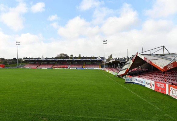 Huracán Ofelia hace estragos y daña gravemente un estadio de fútbol