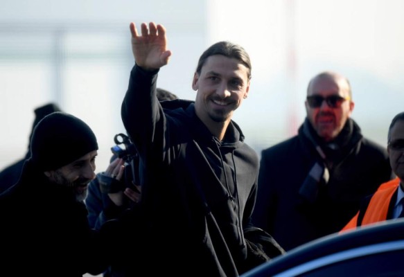 Fotos: Zlatan Ibrahimovic desata la locura con su llegada a Milán