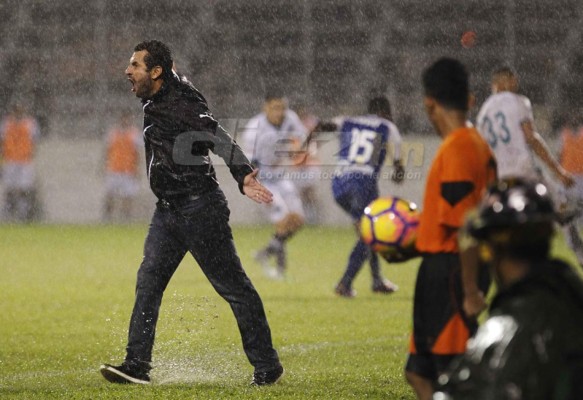 CURIOSAS: La pelea de Kevin Álvarez con Osman Madrid y el aguacero en el Puerto