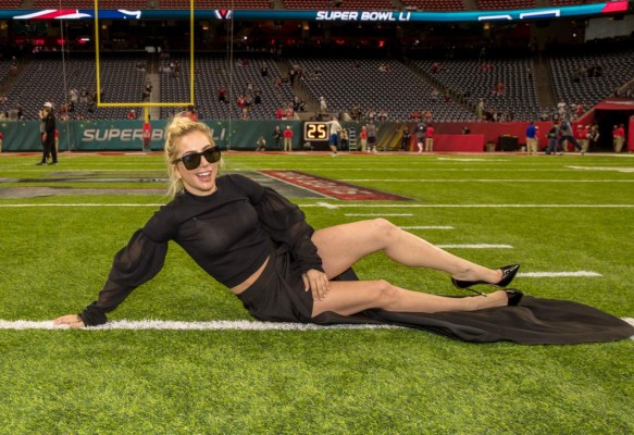 Lady Gaga sorprende a todos en el Super Bowl al enseñar sus partes íntimas