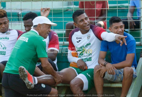 ¡En bicicleta y gozando! Así viven Marathón y Real España las horas previas al clásico sampedrano