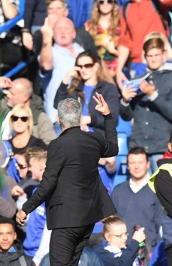 ¡Se calentó! Las imágenes de la pelea de Mourinho con el asistente del Chelsea