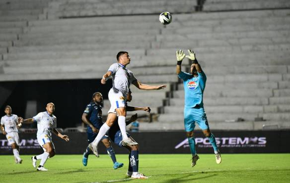 Mathías Vázquez se viste de héroe con el gol del triunfo ante Victoria y salva al Motagua de entrar en crisis