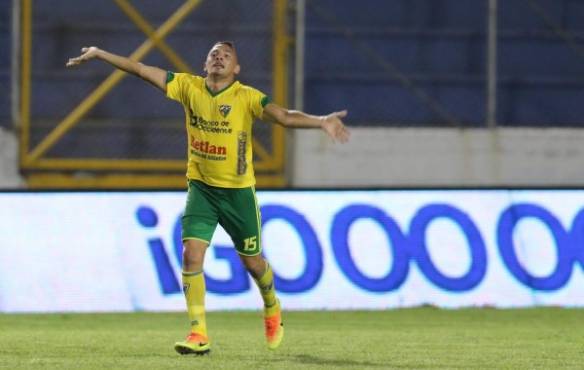 Olimpia Vrs Social Sol el partido de apertura de la Liga Nacional 2016, y donde los Liones ganan 3-2 con goles de Chirino y Bayron Mendez de olimpia y donde sale expulsado Carlos Orlando Caballero DT 2016-2017.