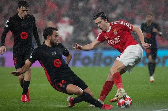 Álvaro Carreras es una de las opciones de Hansi Flick para reforzar al Barcelona en verano.