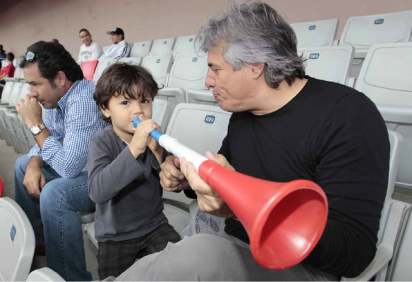 El apoyo de la afición Hondureña ante los Panameños.
