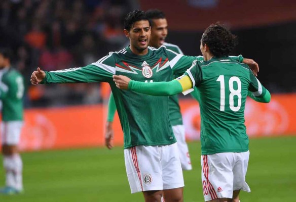 México vence 3-2 a Holanda con goles de Carlos Vela y Chicharito Hernández