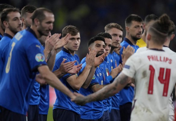 En fotos: Celebración pasionante de Italia, derrumbe total de Inglaterra y los invitados de lujo en Wembley