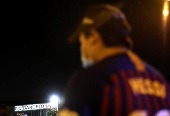 Messi pide irse del Barcelona y así reaccionan los aficionados en las afueras del Camp Nou