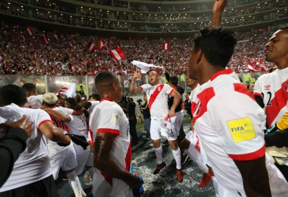 ¡UNA LOCURA! Así festejó Perú su regreso a un Mundial de Fútbol