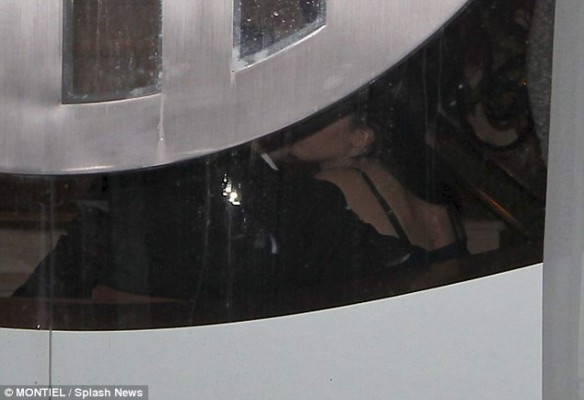 Las últimas fotografías de Cristiano con su novia ¡se la come a besos!