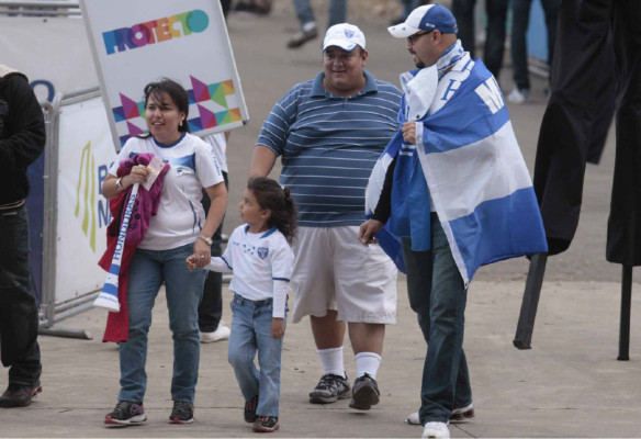 El apoyo de la afición Hondureña ante los Panameños.