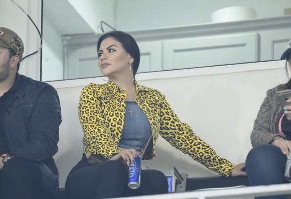 ¡Lindas! El Morazán se iluminó con tanta belleza para el Real España-Motagua