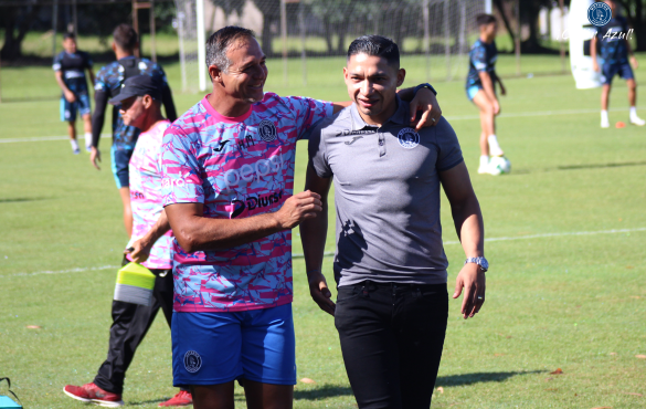 Emilio Izaguirre ya disfruta su nuevo cargo como director deportivo de Motagua: “deseaba retirarme y tener una oportunidad rápido para no enfriarme”