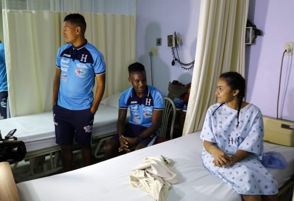 La Selección de Honduras emociona a los niños de la Fundación Ruth Paz