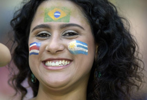 El color de aficionados de Costa Rica y Uruguay