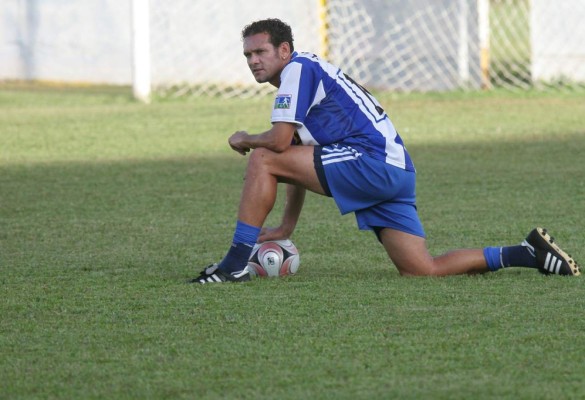 TOP: Grandes futbolistas hondureños que se retiraron en modestos equipos