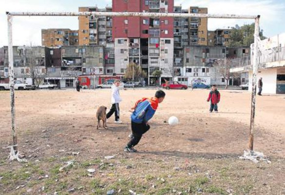 Entre balas y drogas: Así es el 'Fuerte Apache', el aterrador barrio de Carlos Tévez