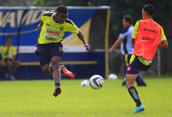 Franco Güity y panameño Jaén no siguen en Real España