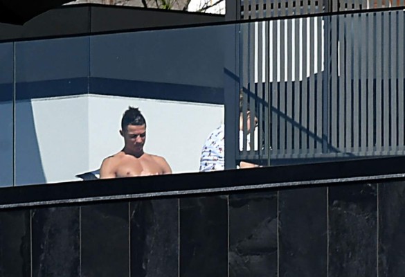 ¿Y Cristiano Ronaldo? Captan a Georgina Rodríguez de compras saltándose la cuarentena