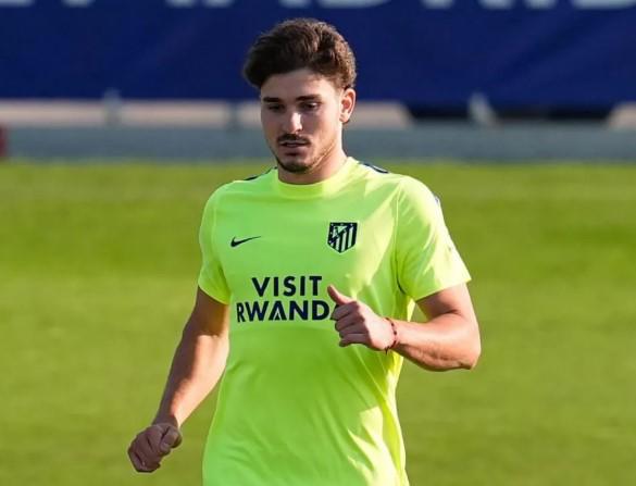 Fuera: los carteles que aparecieron en la sede del Atlético contra Julián