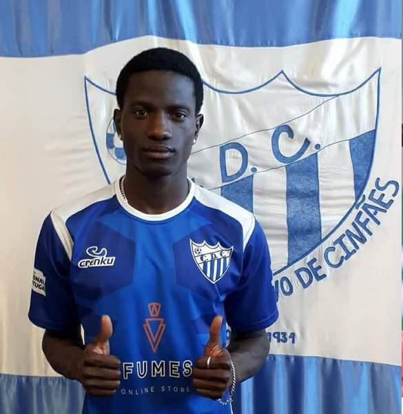 Ex Barcelona se convierte en la gran estafa del fútbol moderno: puso a jugar a su hermano gemelo y así responde