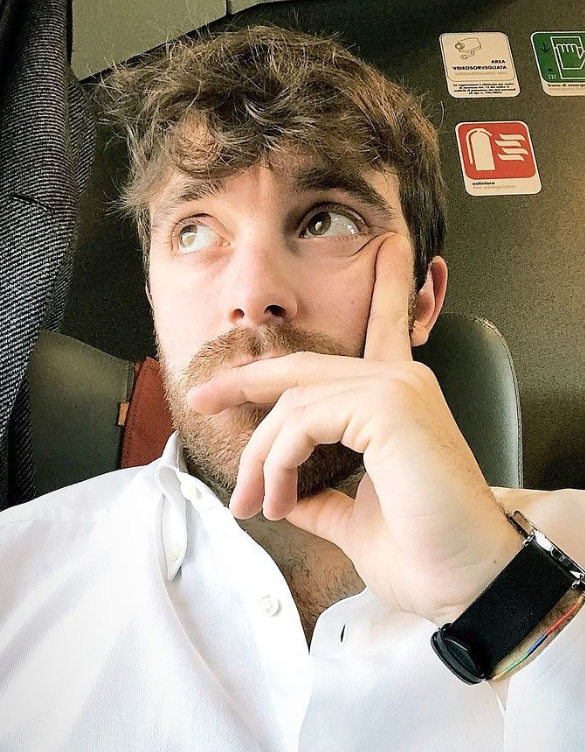 Su primer ‘bombazo’ y la noticia que lo cambió todo: la agitada vida de Fabrizio Romano, el periodista que le pega a los fichajes