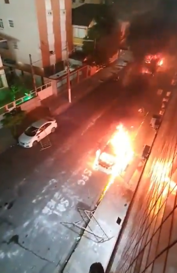 Drama en Brasil: Santos descendió y sus aficionados incendiaron las calles de la ciudad y el carro de un jugador