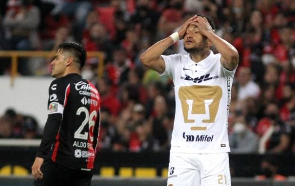 Rogerio (R) of Pumas gestures during their semifinal football match of the Mexican Apertura tournament against Atlas at the Jalisco stadium in Guadalajara, Jalisco state, Mexico on December 5, 2021. (Photo by Ulises Ruiz / AFP)