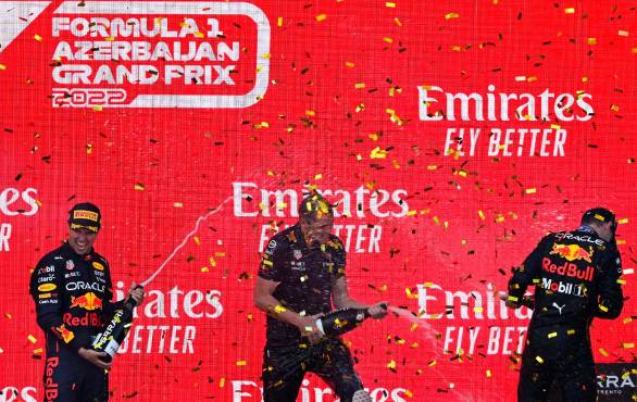 Max Verstappen y Checo Pérez lideran las puntuaciones en la Fórmula 1.