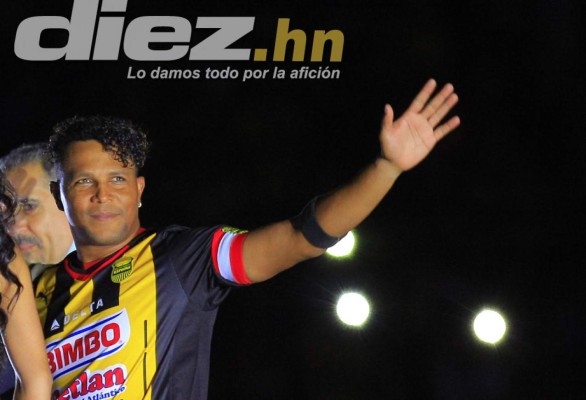 Inolvidable despedida de un ídolo Carlos Pavón