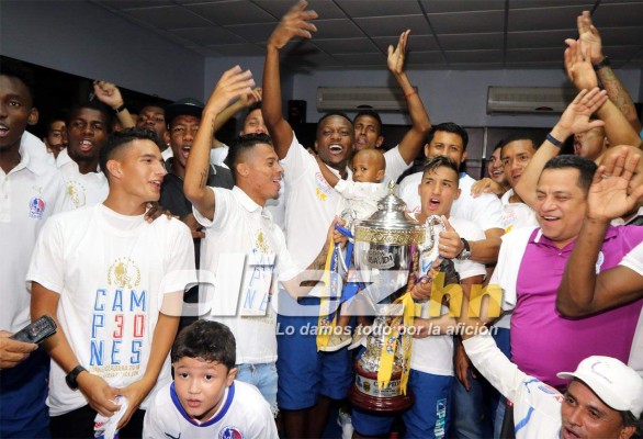 Así fue la celebración íntima del Olimpia en el camerino tras ganar la Copa 30