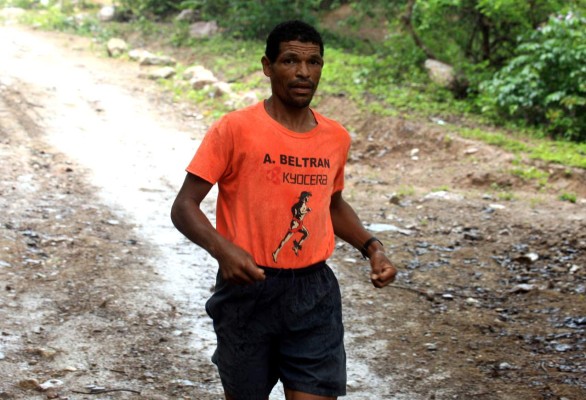 Golfran, el campeón que cultiva frijoles, maíz y maratones