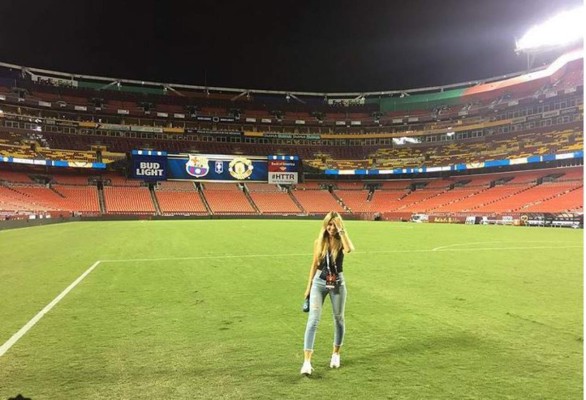 Conocé a Helena Condis, la guapísima periodista española cercana a Messi