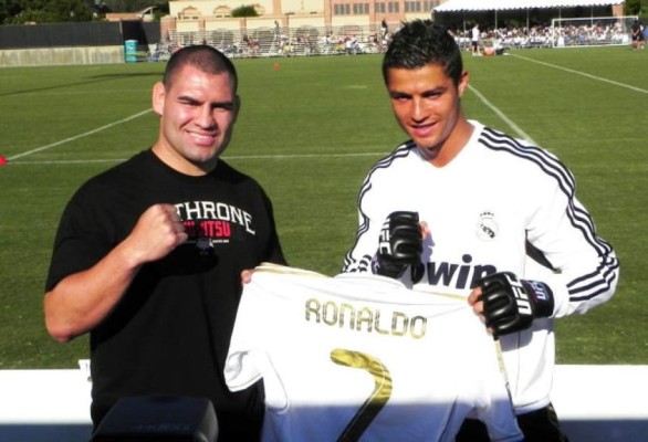 ¿A quién apoyan los famosos en el clásico Barcelona-Real Madrid?