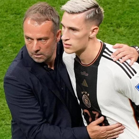 Barcelona va por el mejor central del mundo para sustituir a Ronald Araújo: Flick ya dio el 'ok'