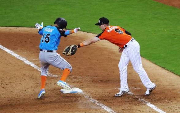 MIAMI, FL - JULY 09: Ryan McMahon #9 of the Colorado Rockies and the U.S. Team tags out Mauricio Dubon #15 of the Milwaukee Brewers and the World Team for the final out of the game during the SiriusXM All-Star Futures Game at Marlins Park on July 9, 2017 in Miami, Florida. Rob Carr/Getty Images/AFP