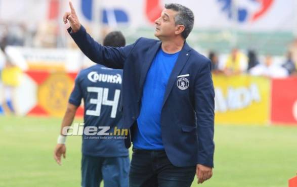 Diego Vázquez ya le ganó dos finales al Olimpia y a Manuel Keosseián.