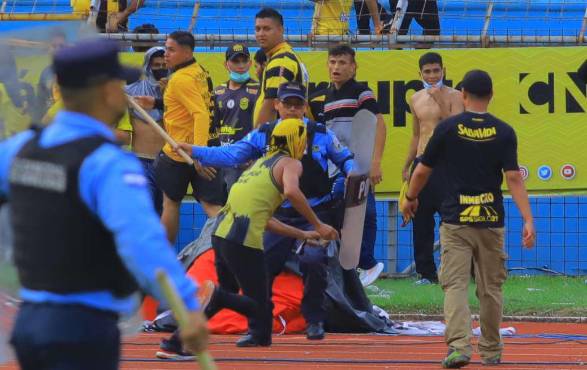 Wilson Pérez, durante los disturbios ocurridos en la final del fútbol hondureño, disputada en junio de este año.