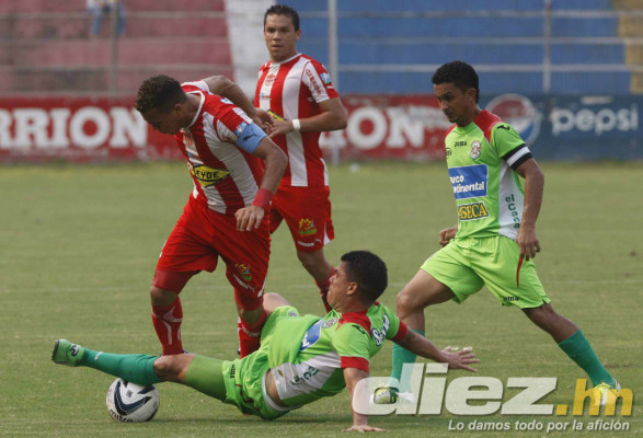 Polémico juego en La Ceiba Vida-Marathón